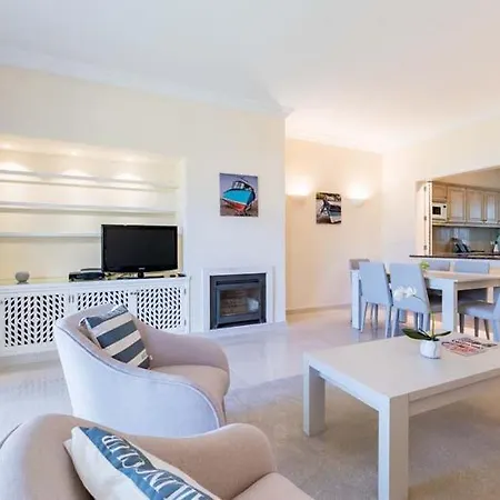 Apartment Sleeps 4 With Pool Air Con And Wifi *