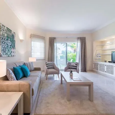 Apartment Sleeps 4 With Pool Air Con And Wifi